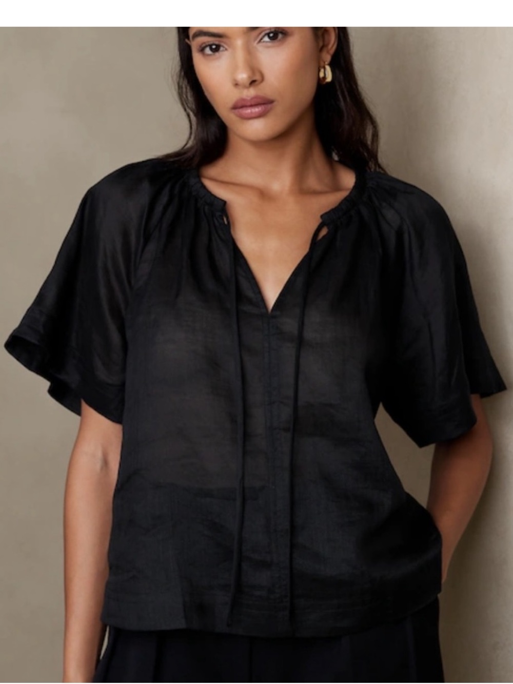 NWOT Banana Republic Ramie Short-Sleeve V-Neck Top Petite